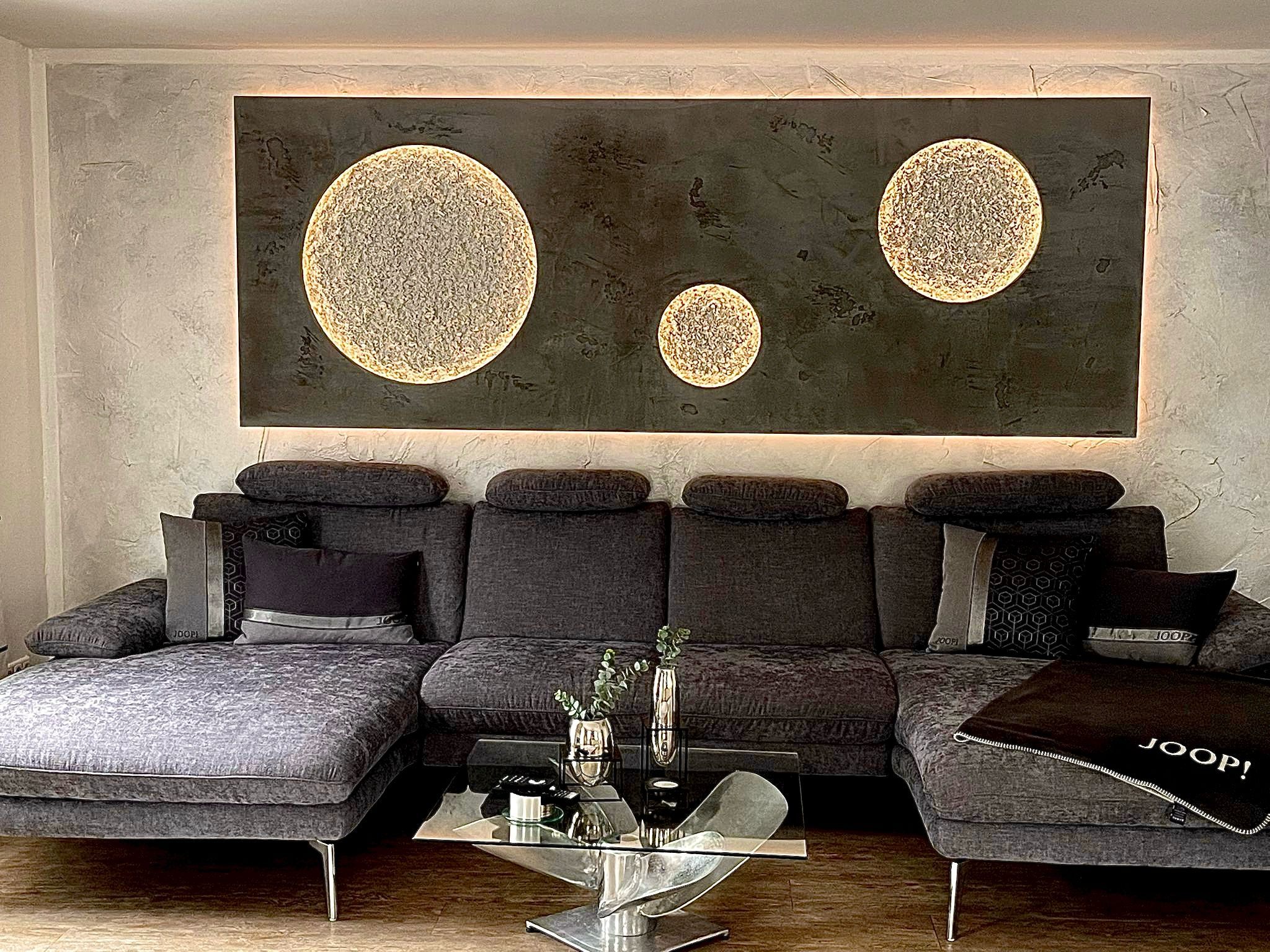 Megaplanet in Betonoptik mit Monden Perlmuttweiß Deluxe, beleuchtet