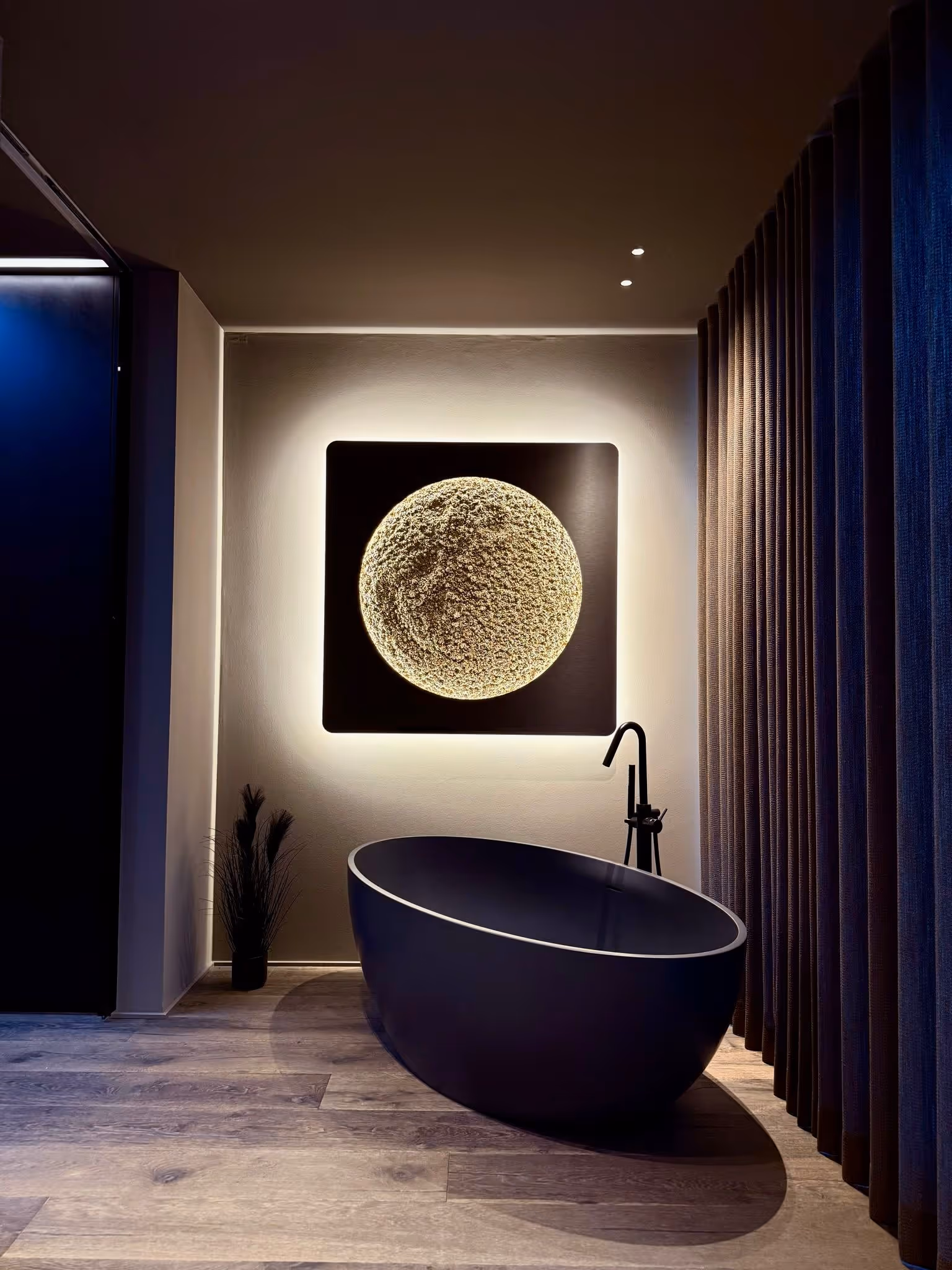 Sonnenmond in Mattschwarz Diamanteffekt mit Mond Gold Klassisch, abgerundete Ecken, 120 x 120 cm, beleuchtet