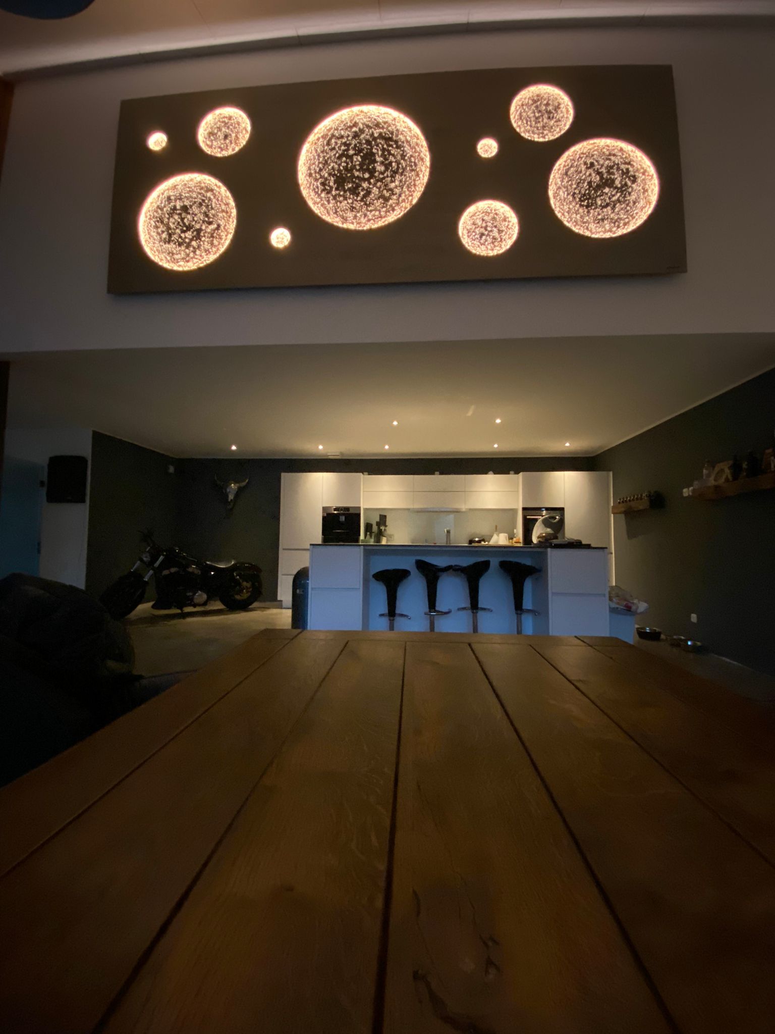 Multiplanet in Taupe Diamanteffekt mit Monden Bronze Klassisch, 400 x 125 cm, beleuchtet