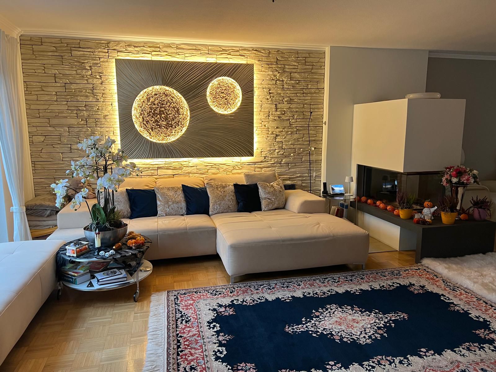 Planet in Champagner Dezente Strahlen mit Monden Bronze Klassisch, 160 x 120 cm, beleuchtet