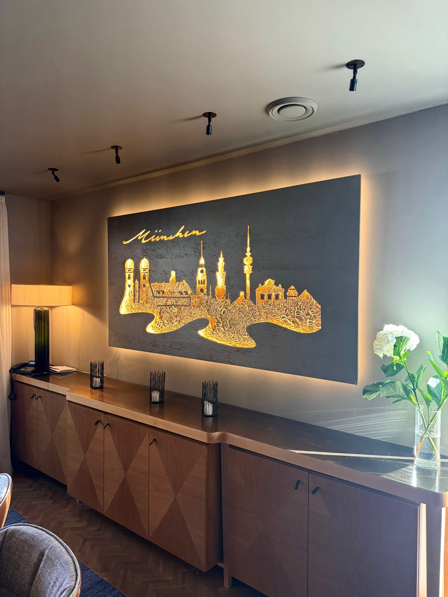 Cityline München in Brownie Diamanteffekt mit Silhouette Gold Deluxe, beleuchtet