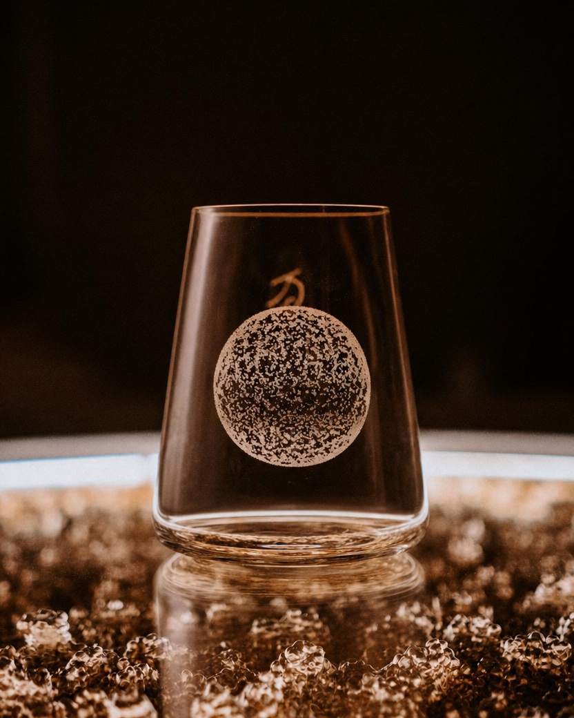 Wasserglas mit dem Mond des Ateliers Kathrin Geller