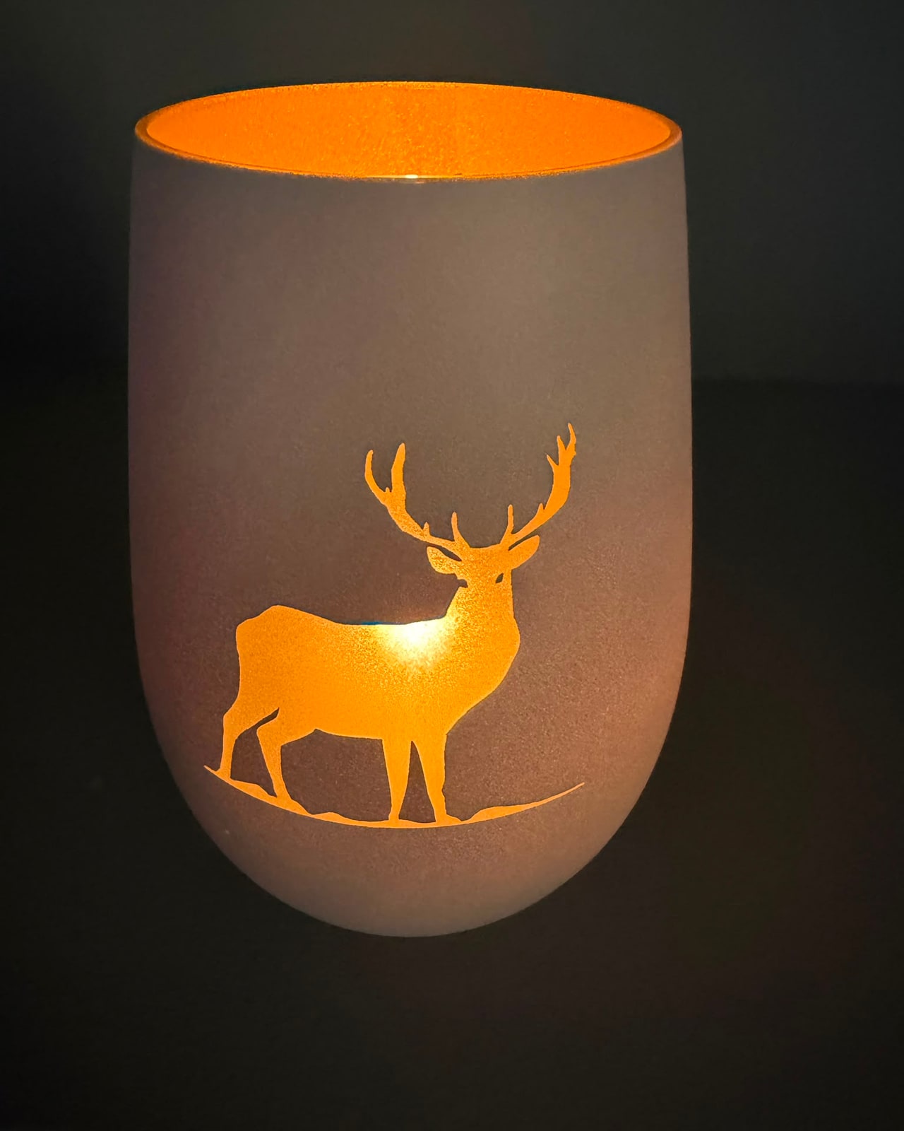 Teelicht Hirsch Weiß/Gold von Kathrin Geller