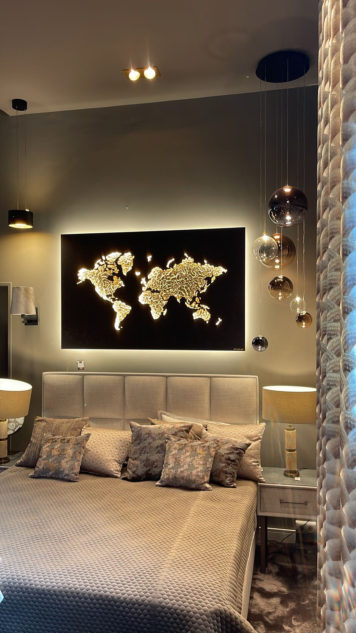 Weltkarte mit Motiv Gold, beleuchtet