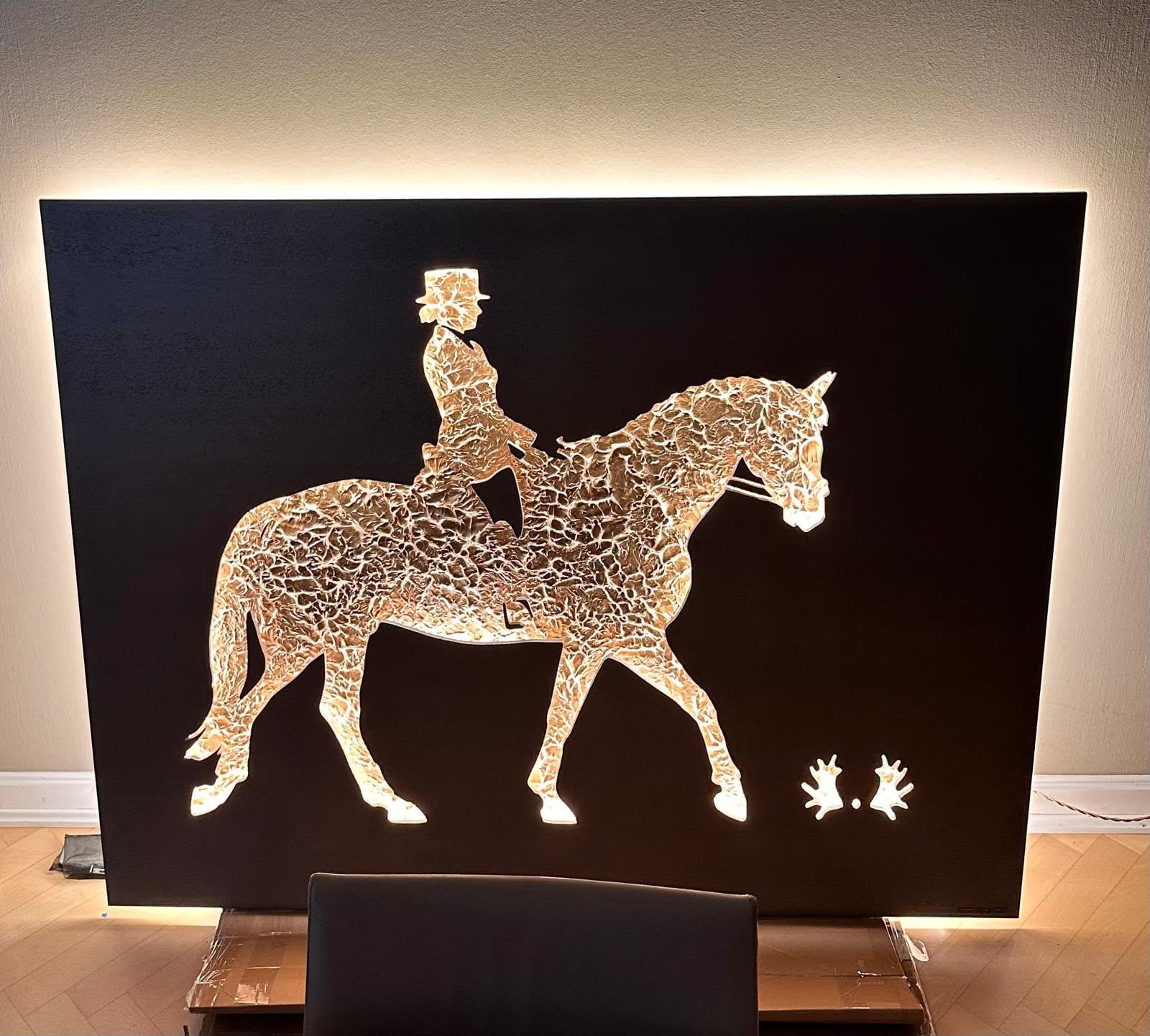 Motiv Dressurpferd, beleuchtet