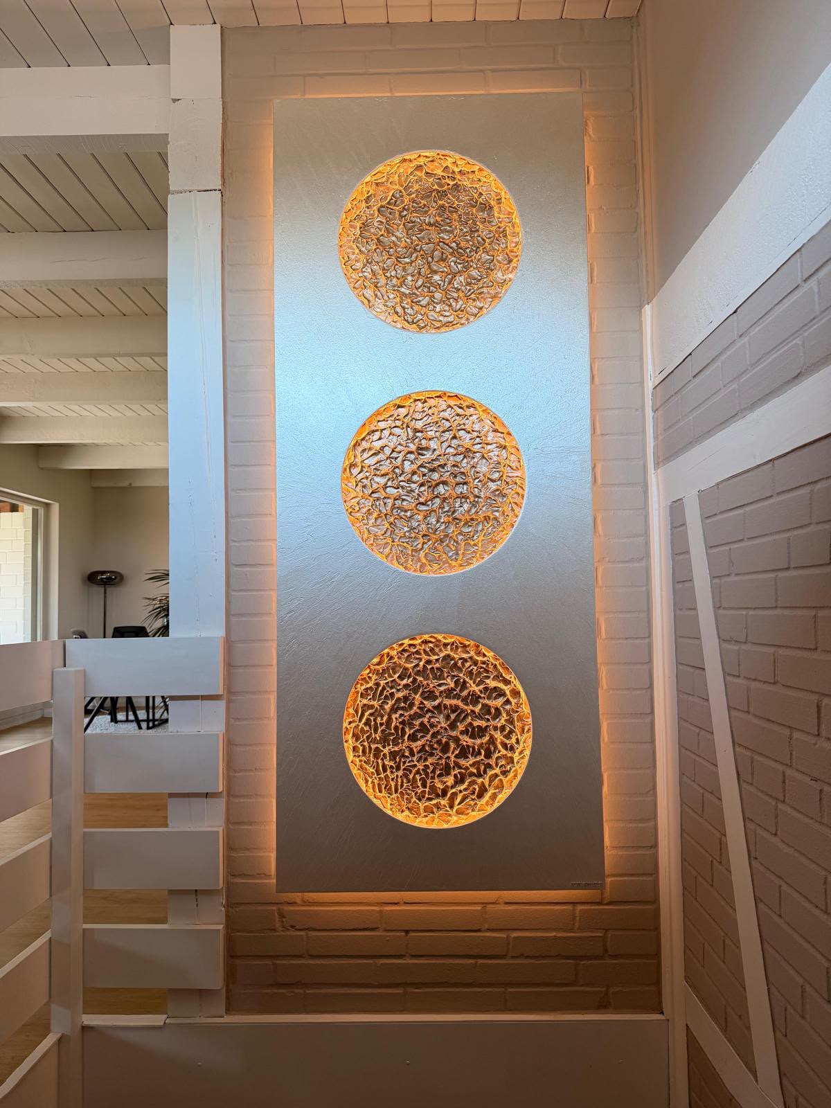 Galaxy in Perlmuttweiß Dezente Strahlen mit Monden Bronze, 250 x 100 cm, beleuchtet