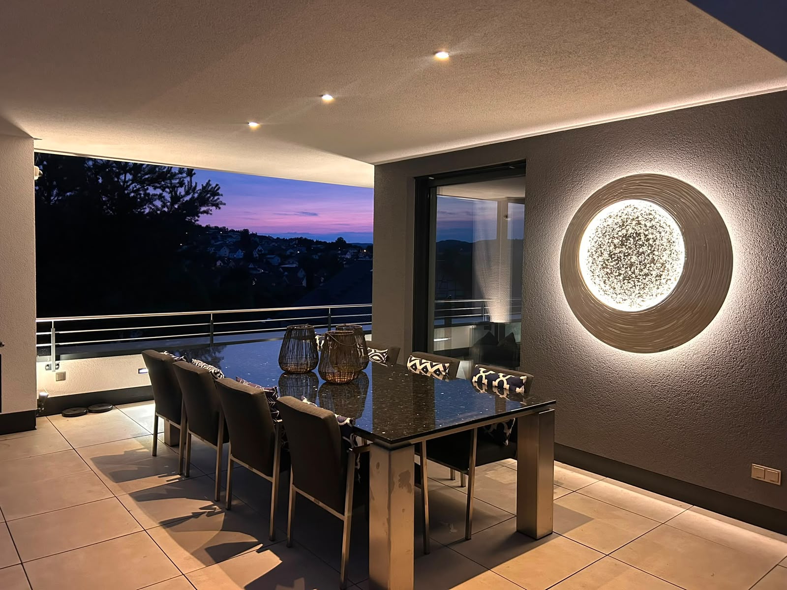 Megamond in Perlmuttweiß Relief mit Mond Champagner Klassisch, Ø 125 cm, beleuchtet, für draußen
